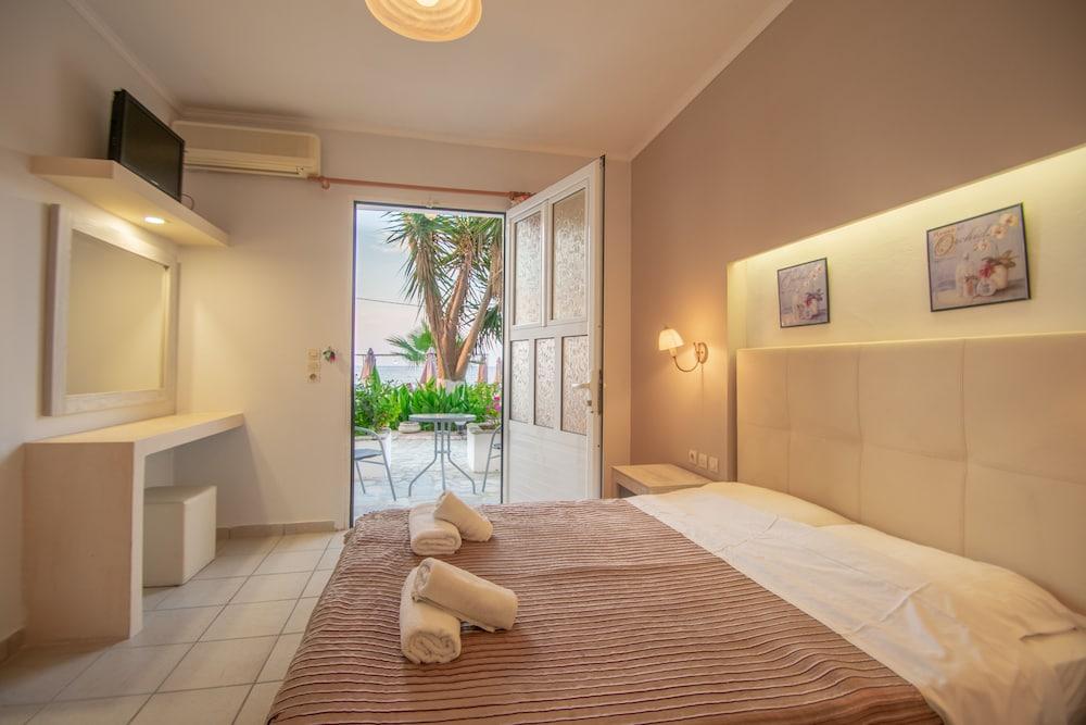 Agoulos Beach Hotel Аргасі Екстер'єр фото